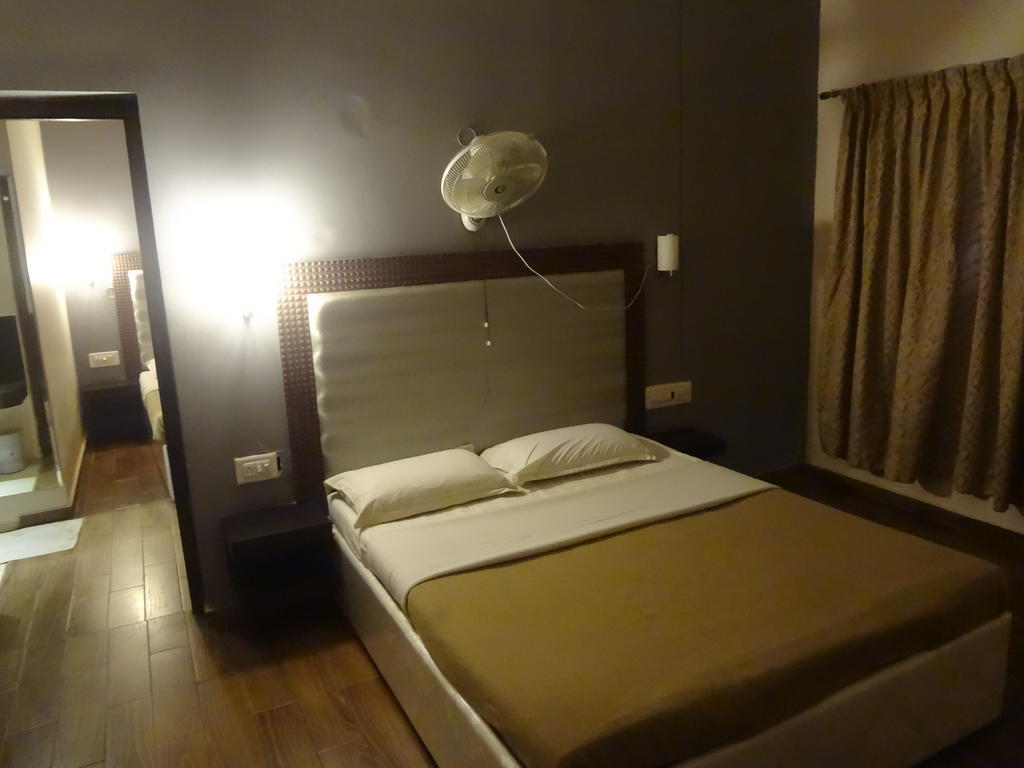 Hotel New Rajdarshan Madikeri Habitación foto